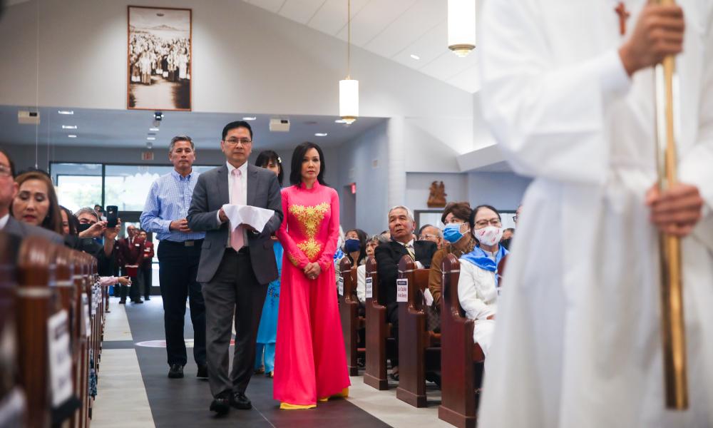 Bishop Dedicates a New Altar for Vietnamese Community of St. Petersburg 7