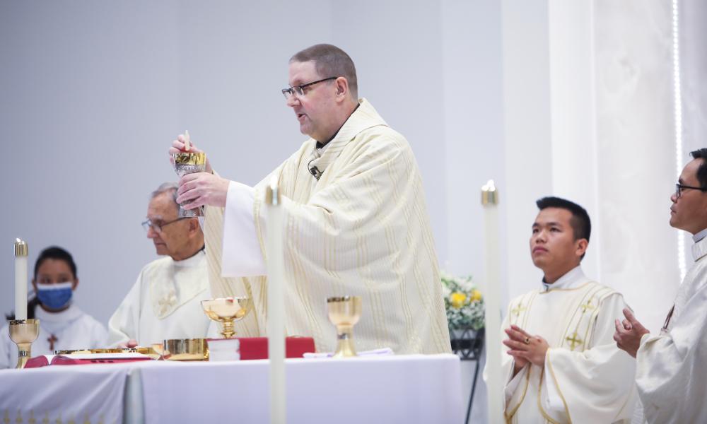 Bishop Dedicates a New Altar for Vietnamese Community of St. Petersburg 8