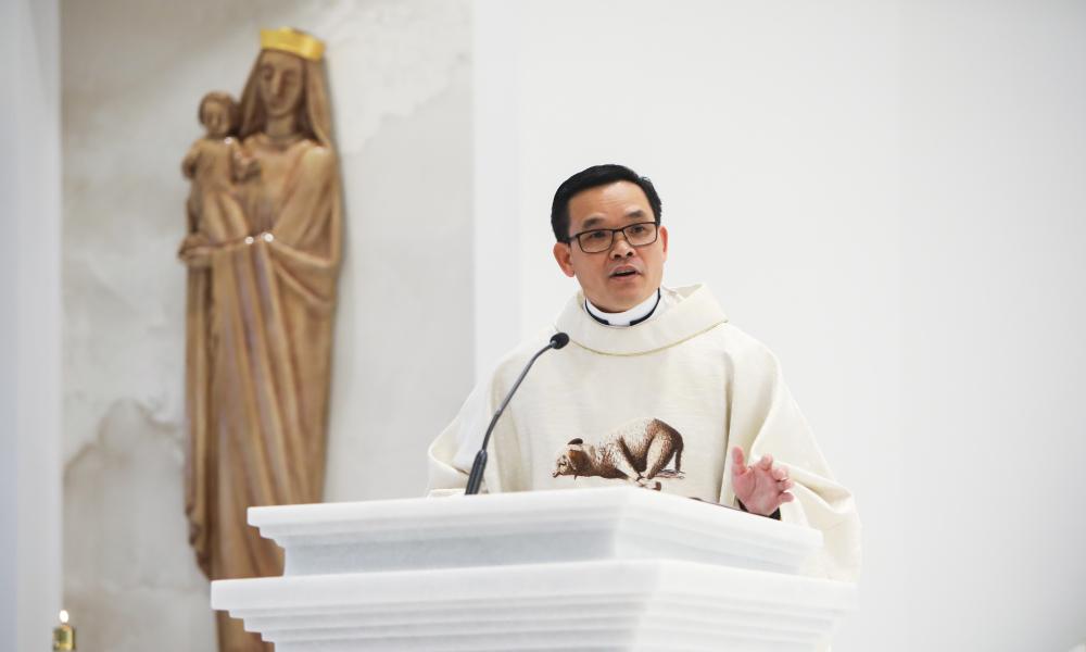 Bishop Dedicates a New Altar for Vietnamese Community of St. Petersburg 9
