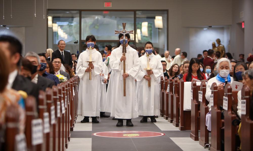 Bishop Dedicates a New Altar for Vietnamese Community of St. Petersburg 3
