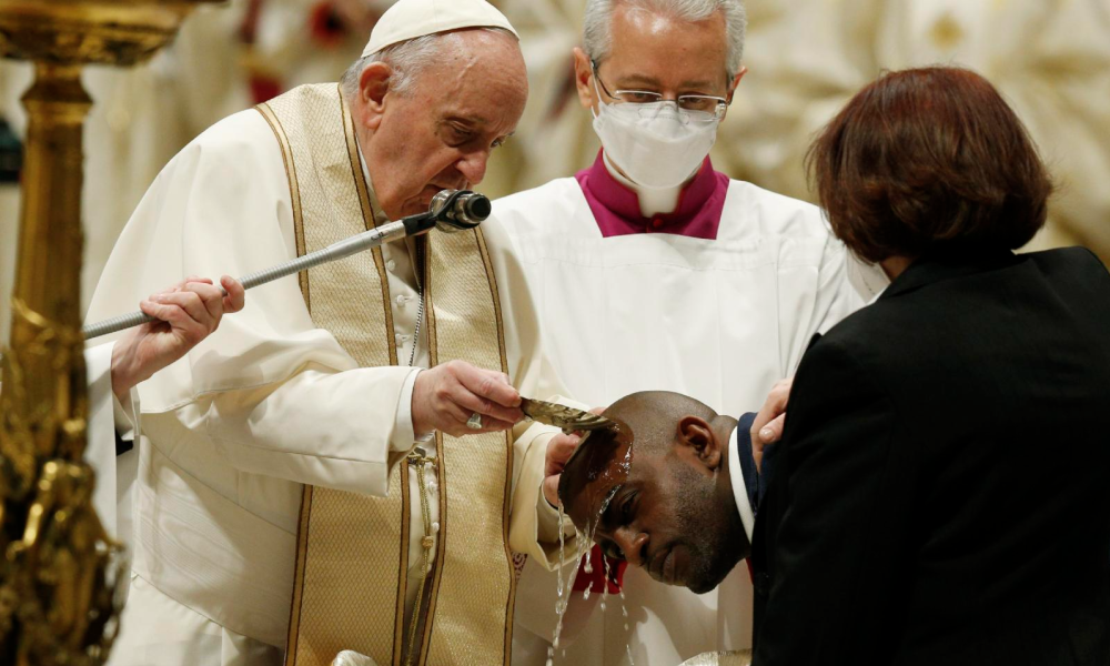 Risen Christ Brings Peace to Broken World, Pope Says at Easter Vigil