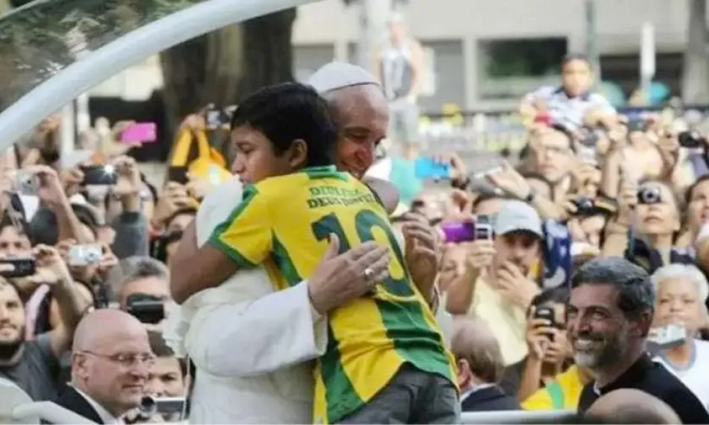 pope hugging child