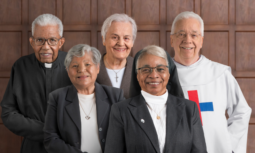 Retired Religious gather for a photo to represent the Retirement Fund for Religious. Jim Judkis. ©2023 USCCB. Used with permission.