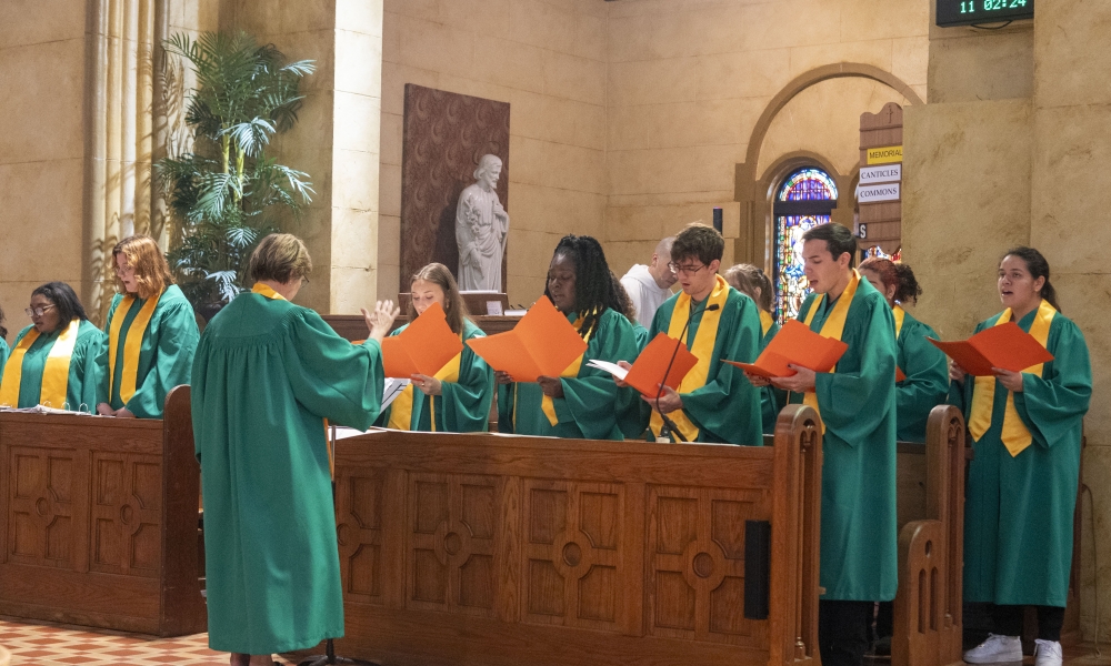 Dr. Cindy Selph directs the Saint Leo Chamber Singers. | Photo by Caroline Jorgensen, Saint Leo University