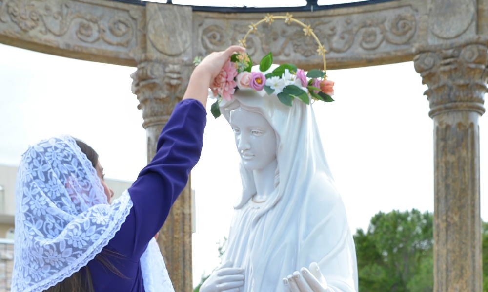A young girl crowning Mary