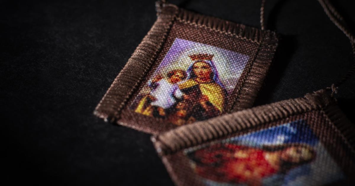 Why and How to Wear the Brown Scapular of Our Lady of Mount Carmel ...