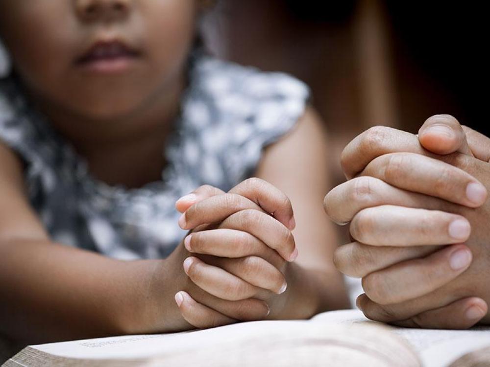 praying with child